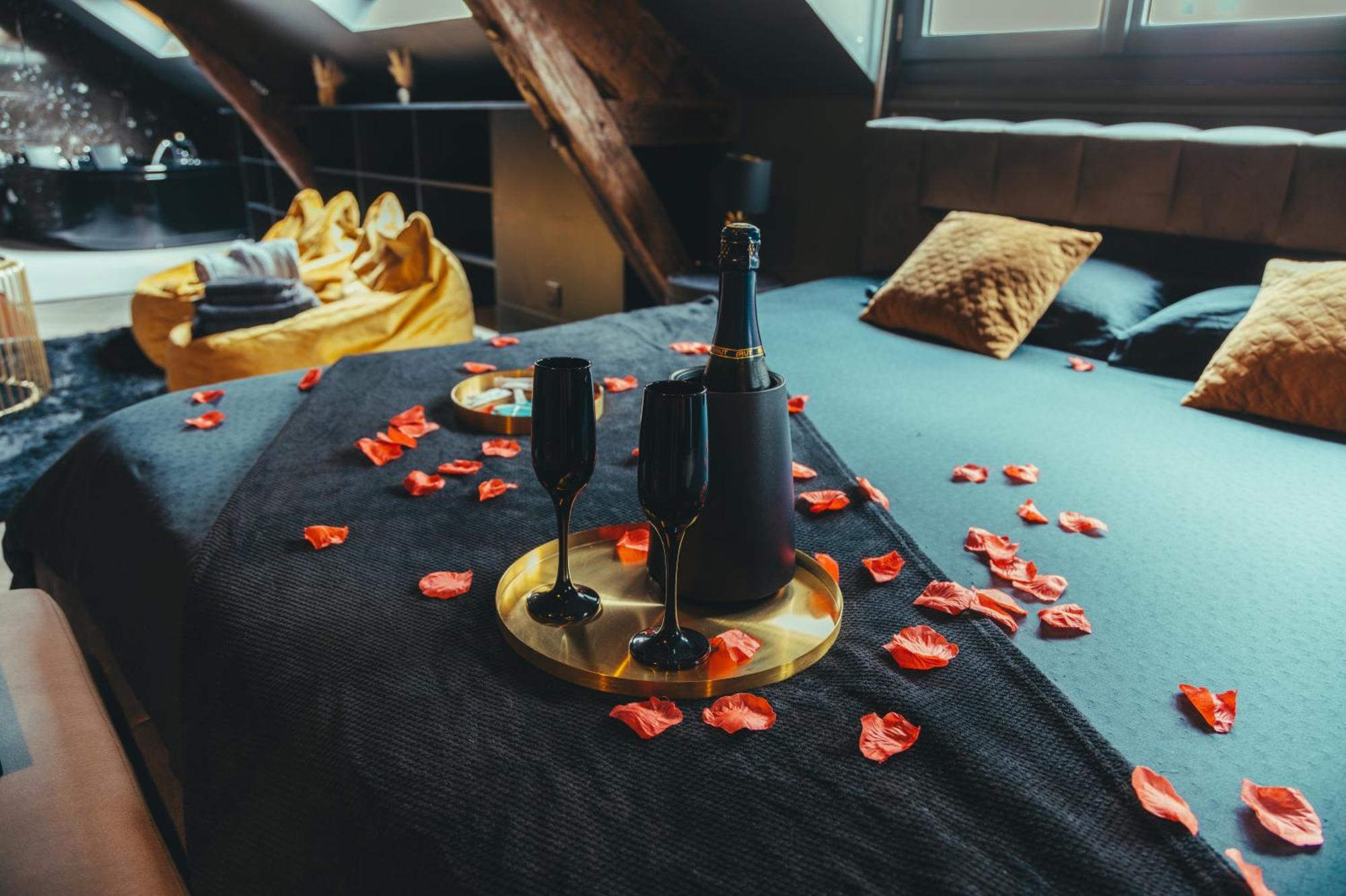 La Marble Room - Suite Balneo & Sauna Angers Esterno foto
