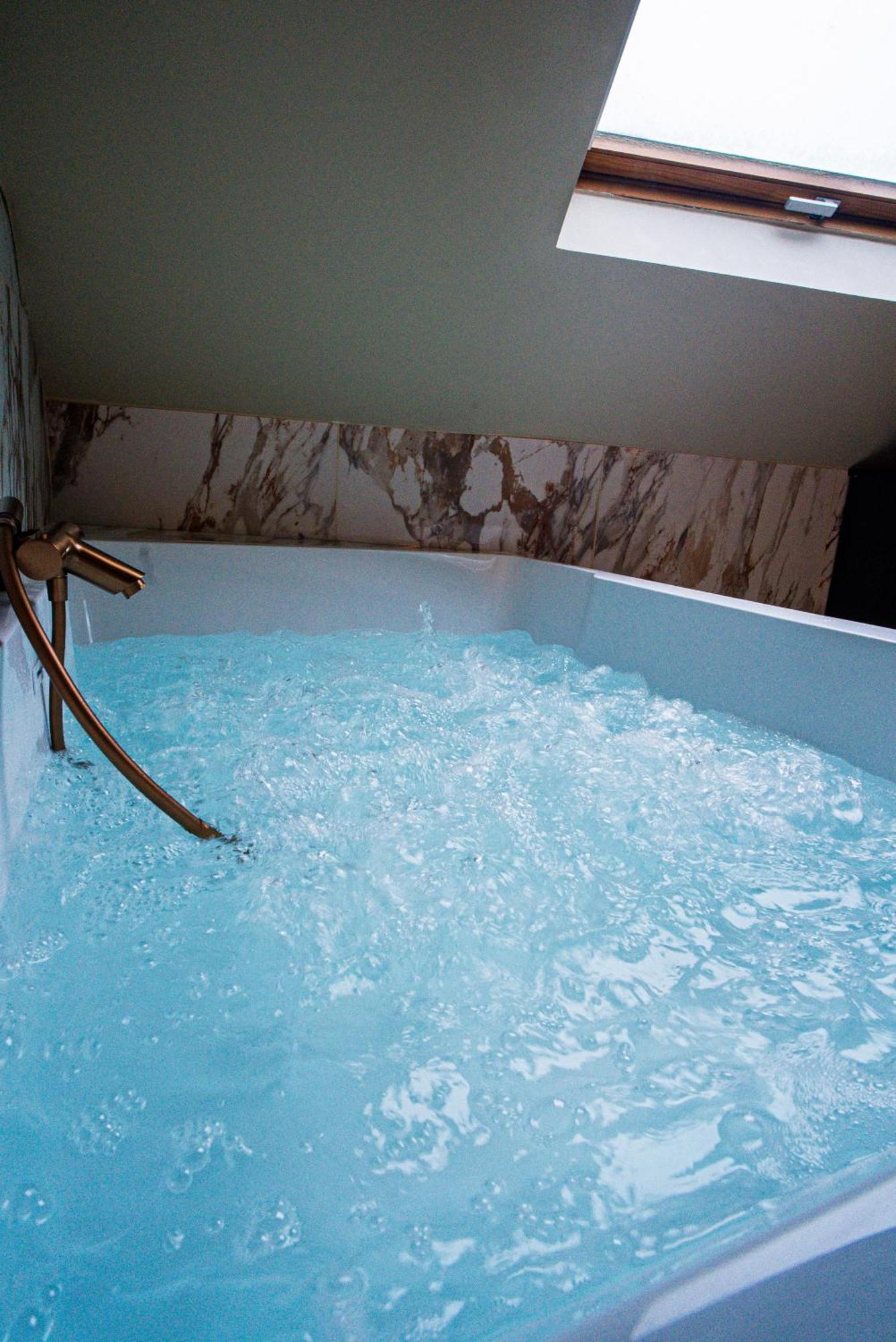 La Marble Room - Suite Balneo & Sauna Angers Esterno foto