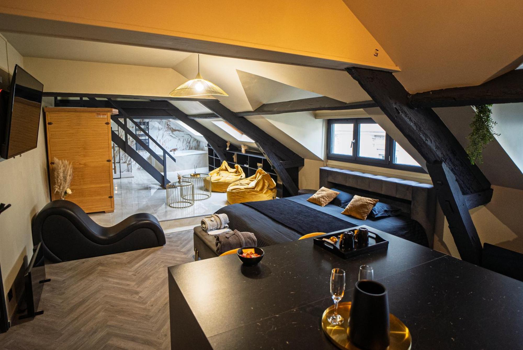 La Marble Room - Suite Balneo & Sauna Angers Esterno foto