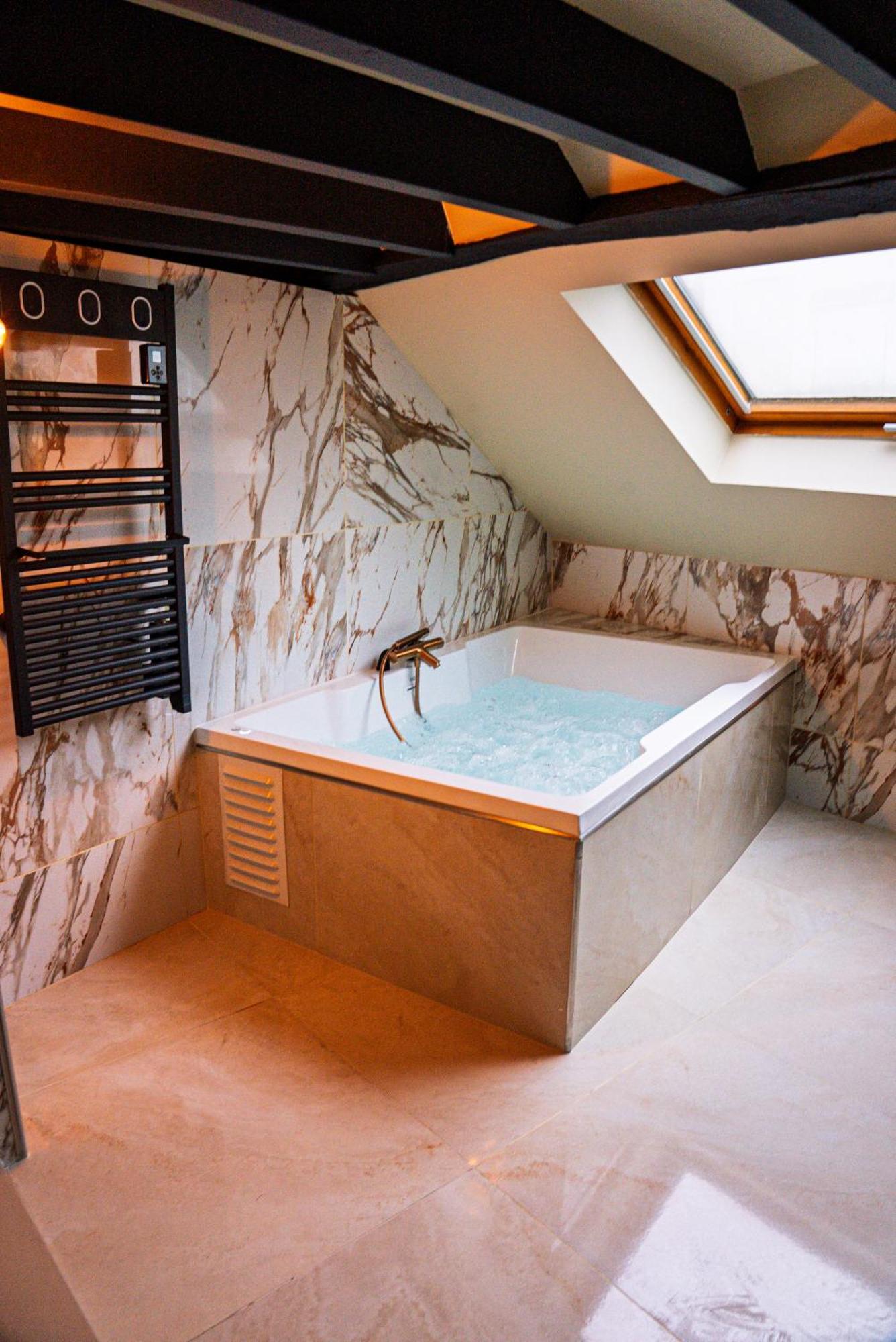 La Marble Room - Suite Balneo & Sauna Angers Esterno foto