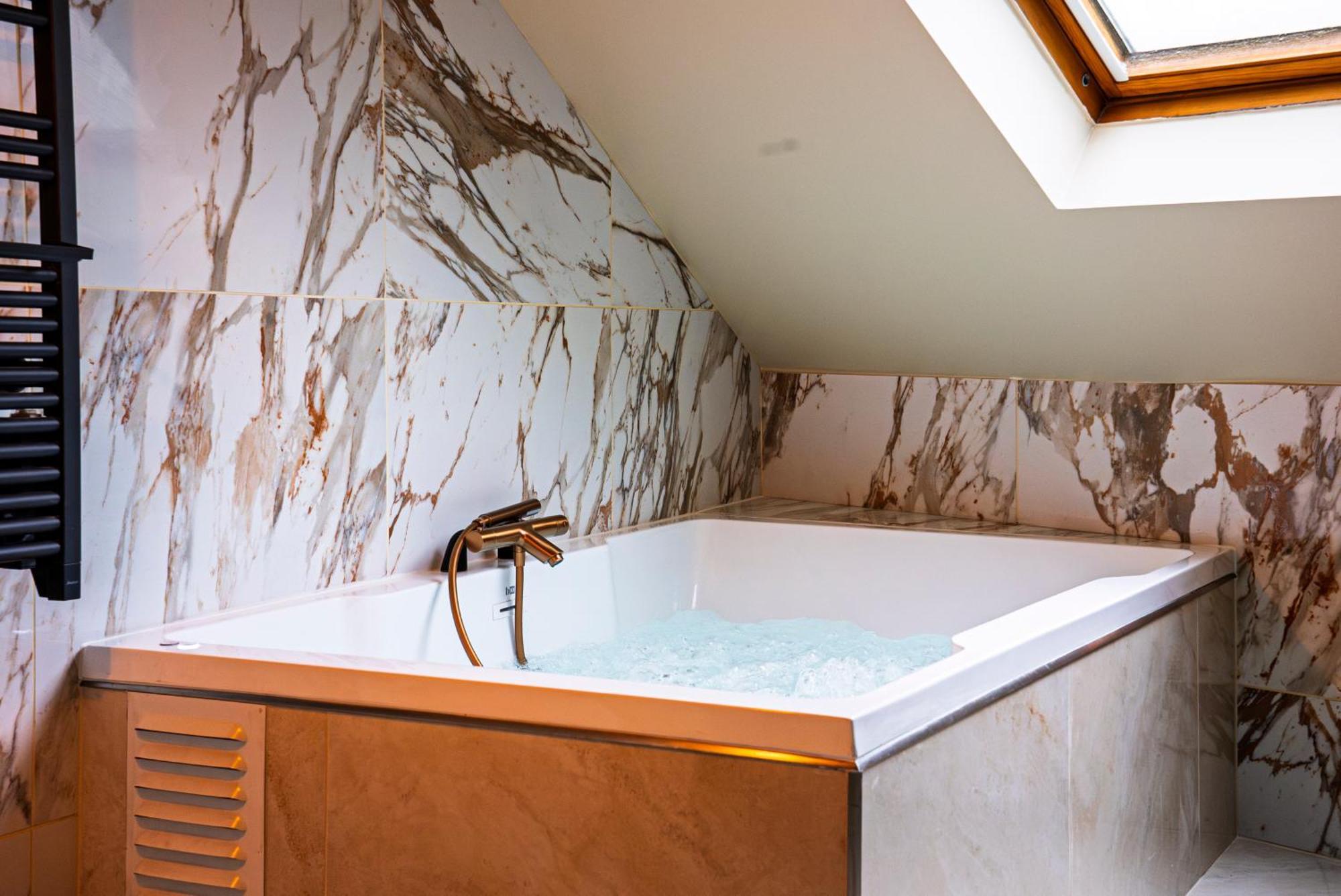 La Marble Room - Suite Balneo & Sauna Angers Esterno foto