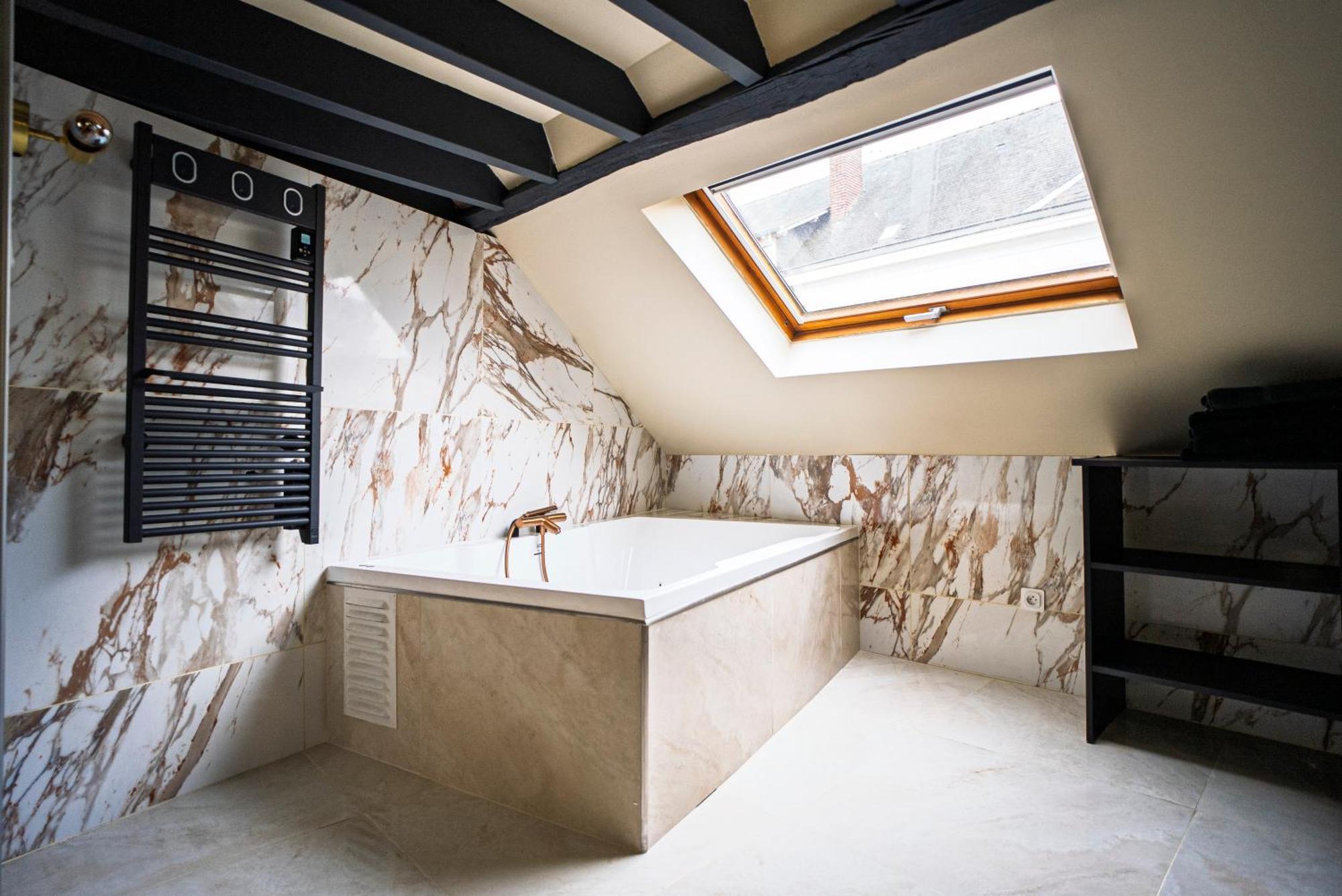 La Marble Room - Suite Balneo & Sauna Angers Esterno foto